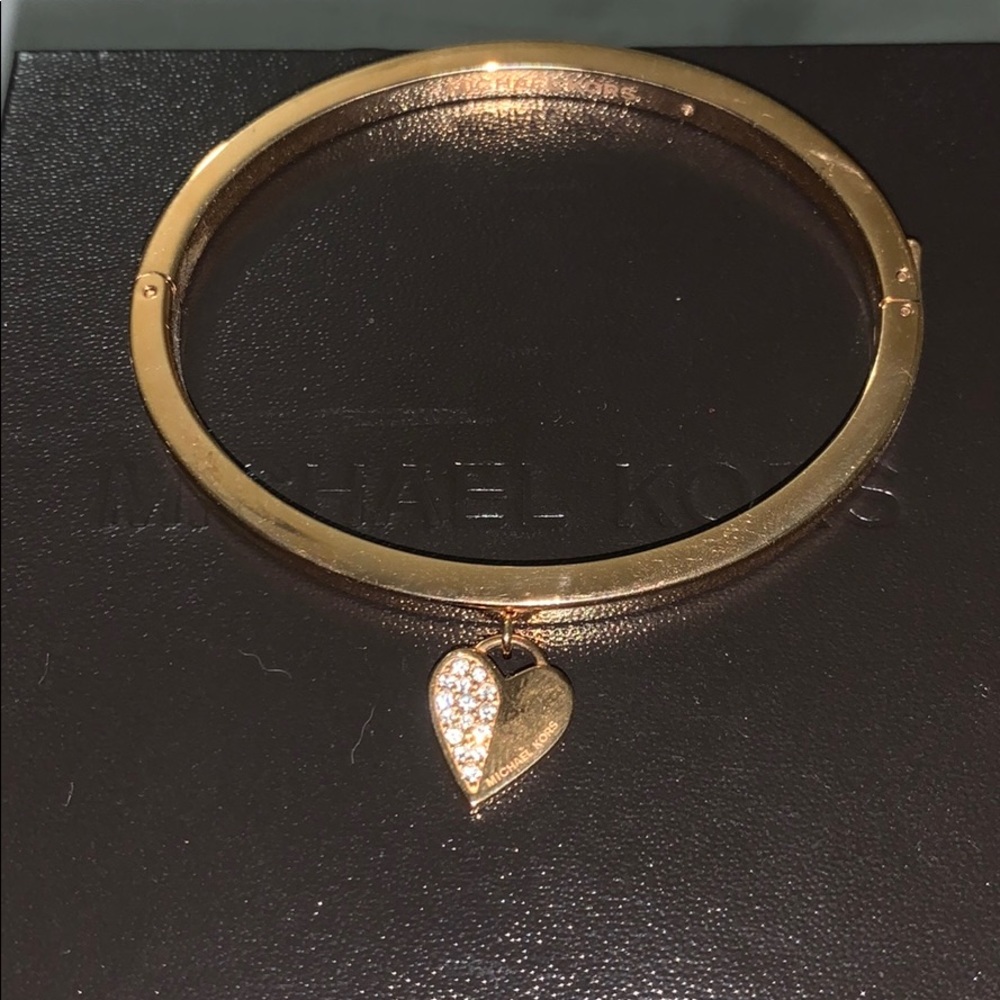 Gold heart bracelet